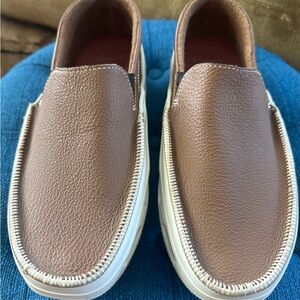 LIKE 🆕 ! CROCS Men's Tan Leather Slip-On Loafers. Tideline. Size 9.
